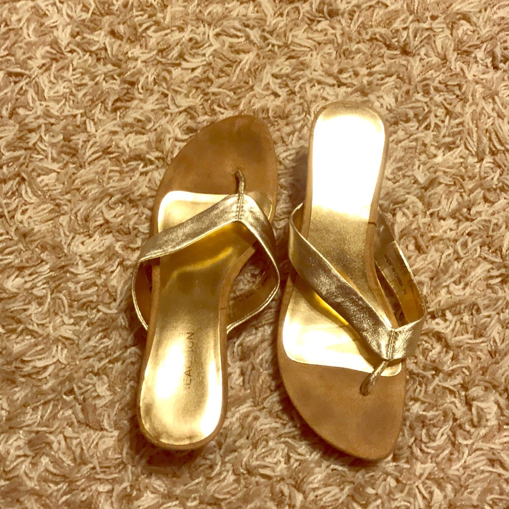 Kenneth Cole low wedge